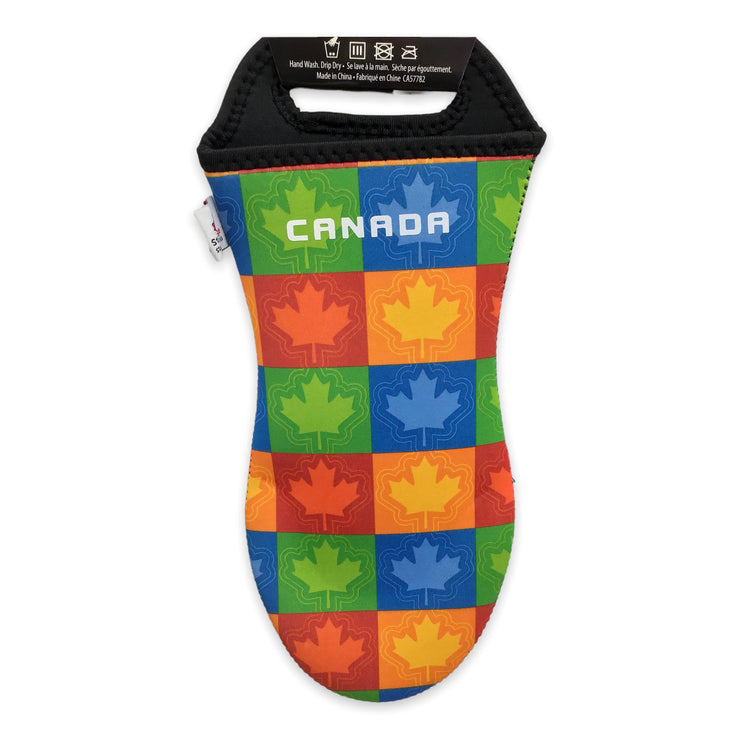 Oven Mitt Canada multicoloured maple leaf silicone found on gripping side. Constructed of 100% Neoprene | Mitaine de four Souvenir Canada